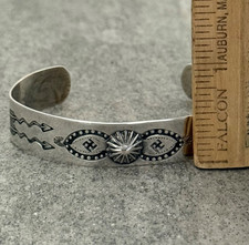 Vintage FRED HARVEY ERA Navajo WHIRLING LOG REPOUSSE/FLUTED Silver Bracelet 6.75 - Additional view 8