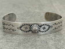 Vintage FRED HARVEY ERA Navajo WHIRLING LOG REPOUSSE/FLUTED Silver Bracelet 6.75
