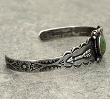 OLD FRED HARVEY ERA Navajo ARROWS Turquoise Scalloped Silver Bracelet 6.75 in - Additional view 6