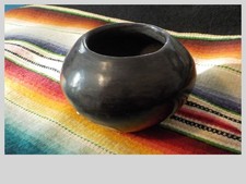 vintage black Santo Domingo Pueblo pottery pot with Fred Harvey label 3.25"