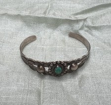 Navajo Fred Harvey Era Turquoise Sterling Silver Stamped Arrow Cuff Bracelet - Additional view 1