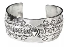 Vincent Platero? Fred Harvey? Navajo Heavy Sterling Silver Bracelet Repousse - Additional view 5