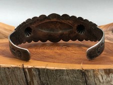 VINTAGE OLD PAWN FRED HARVEY ERA STERLING HAND TOOLED ARROW STAMP CUFF BRACELET - Additional view 5