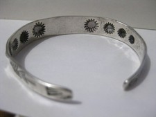 Vintage Slim Cuff Bracelet~ Fred Harvey Silver Repousse ~Beautiful Imagery - Additional view 4