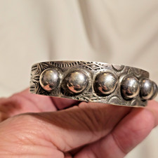 FRED HARVEY ERA 1940s-50s 7-DOME STAMPED CUFF BRACELET; RARE - Additional view 2