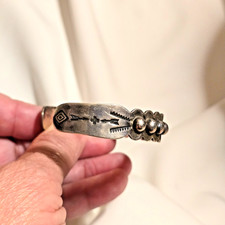 FRED HARVEY ERA 1940s-50s 14-DOME SCALLOPED & STAMPED CUFF BRACELET; RARE - Additional view 3