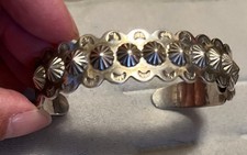 Vintage Sterling Silver Navajo Fred Harvey Era Repousee & Stamped Cuff Bracelet - Additional view 5