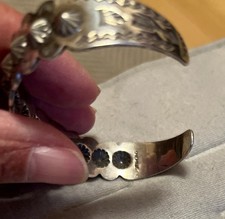 Vintage Sterling Silver Navajo Fred Harvey Era Repousee & Stamped Cuff Bracelet - Additional view 6