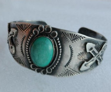 FRED HARVEY Era Navajo Turquoise (Cerrillos) Hammered Coin Silver Bracelet - Additional view 4
