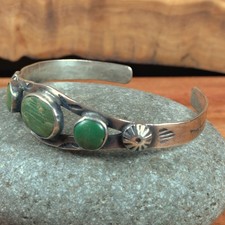 Fred Harvey Era Turquoise Arrow Navajo Stamped  Sterling Silver Bracelet Cuff - Additional view 1