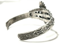 Vintage Fred Harvey Era Native American Turquoise Stamped Arrow Sterling Cuff - Additional view 2