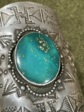 Vtg Old West Fred Harvey Era NAVAJO TURQUOISE Repousse/Stamped Sterling CUFF - Additional view 12