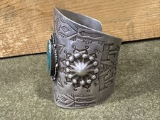 Vtg Old West Fred Harvey Era NAVAJO TURQUOISE Repousse/Stamped Sterling CUFF - Additional view 5