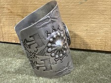 Vtg Old West Fred Harvey Era NAVAJO TURQUOISE Repousse/Stamped Sterling CUFF - Additional view 7