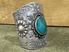 Vtg Old West Fred Harvey Era NAVAJO TURQUOISE Repousse/Stamped Sterling CUFF - Additional view 8