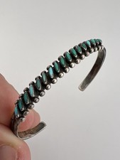 Vintage Fred Harvey Era Zuni Turquoise Sterling Silver 1 Row Cuff Bracelet - Additional view 8