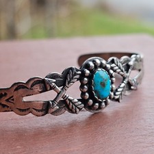 Vintage Fred Harvey Style Sterling Turquoise Arrow Stampwork Cuff Bracelet 14.6g - Additional view 2