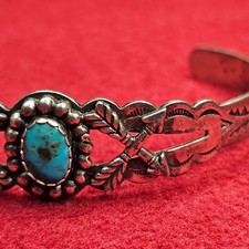 Vintage Fred Harvey Style Sterling Turquoise Arrow Stampwork Cuff Bracelet 14.6g - Additional view 14