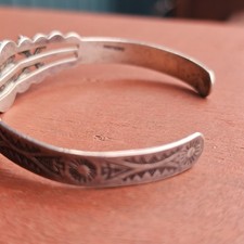 Fred Harvey Style Sterling Water Web Turquoise Cuff Bracelet Arrow Motif 12.91g - Additional view 5