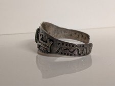 Vintage Sterling Silver Turquoise Fred Harvey Era Wolf Pattern Cuff Bracelet - Additional view 1
