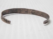 VINTAGE NAVAJO INDIAN FRED HARVEY STERLING SILVER SMALL WRIST  / CHILD BRACELET - Additional view 3