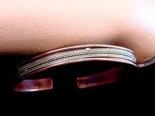 Fred Harvey Era Vtg Copper Silver Southwestern Design Slim Cuff Bracelet - Additional view 2