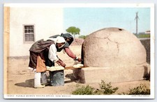 [G5] Postcard Unused Fred Harvey Phosting, Pueblo Women Making Bread