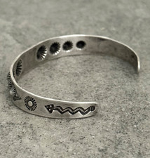 OLD FRED HARVEY ERA Navajo Turquoise Repousse Snakes Sterling Bracelet 6.75 in - Additional view 5