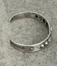 OLD FRED HARVEY ERA Navajo Turquoise Repousse Snakes Sterling Bracelet 6.75 in - Additional view 6