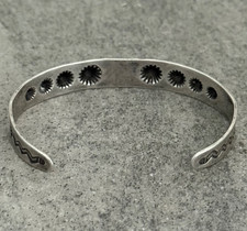 OLD FRED HARVEY ERA Navajo Turquoise Repousse Snakes Sterling Bracelet 6.75 in - Additional view 7