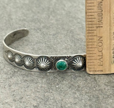 OLD FRED HARVEY ERA Navajo Turquoise Repousse Snakes Sterling Bracelet 6.75 in - Additional view 8