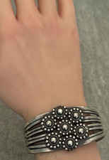 Vintage Fred Harvey era Navajo REPOUSSE BUTTONS Cluster silver Bracelet 6.9 in - Additional view 1