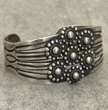 Vintage Fred Harvey era Navajo REPOUSSE BUTTONS Cluster silver Bracelet 6.9 in - Additional view 2