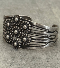Vintage Fred Harvey era Navajo REPOUSSE BUTTONS Cluster silver Bracelet 6.9 in - Additional view 3