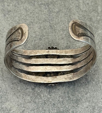 Vintage Fred Harvey era Navajo REPOUSSE BUTTONS Cluster silver Bracelet 6.9 in - Additional view 9