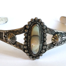 Vintage Fred Harvey Era Navajo Stamped Sterling Silver Cuff Bracelet W Abalone - Additional view 1