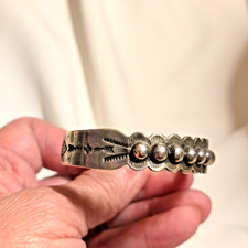 FRED HARVEY ERA 1940s-50s 14-DOME SCALLOPED & STAMPED CUFF BRACELET; RARE - Additional view 2