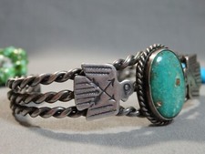 ANTIQUE Harvey Era NAVAJO Hachita TURQUOISE Coin Silver THUNDERBIRD 32g Bracelet - Additional view 5