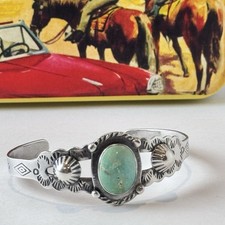 Vintage Navajo Fred Harvey Era Turquoise Sterling Silver Small 5in Cuff Bracelet - Additional view 1