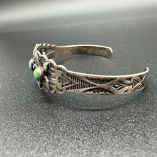 VTG FRED HARVEY ERA GREEN TURQUOISE CROSSED ARROWS STERLING SILVER CUFF BRACELET - Additional view 2