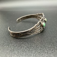 VTG FRED HARVEY ERA GREEN TURQUOISE CROSSED ARROWS STERLING SILVER CUFF BRACELET - Additional view 4