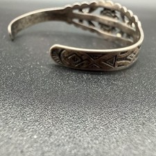 VTG FRED HARVEY ERA GREEN TURQUOISE CROSSED ARROWS STERLING SILVER CUFF BRACELET - Additional view 5