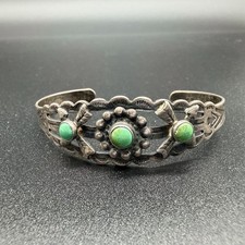 VTG FRED HARVEY ERA GREEN TURQUOISE CROSSED ARROWS STERLING SILVER CUFF BRACELET
