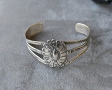 Vintage Navajo Sterling Silver Cuff w/ Shield & Arrow symbols Navajo Fred Harvey - Additional view 1