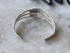 Vintage Navajo Sterling Silver Cuff w/ Shield & Arrow symbols Navajo Fred Harvey - Additional view 5