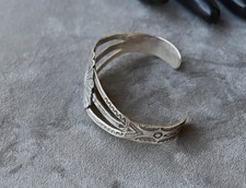 Vintage Navajo Sterling Silver Cuff w/ Shield & Arrow symbols Navajo Fred Harvey - Additional view 7