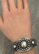 FRED HARVEY ERA Navajo CONCHO DOME THUNDERBIRDS Sterling Bracelet 38.5g 7.25 in - Additional view 1