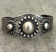 FRED HARVEY ERA Navajo CONCHO DOME THUNDERBIRDS Sterling Bracelet 38.5g 7.25 in