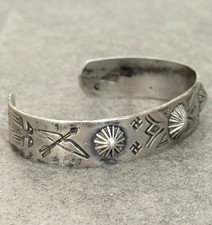 RARE FRED HARVEY ERA Navajo WHIRLING LOG Bow & Arrow OWL Silver Bracelet 6.6 in - Additional view 2