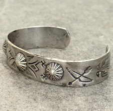 RARE FRED HARVEY ERA Navajo WHIRLING LOG Bow & Arrow OWL Silver Bracelet 6.6 in - Additional view 3